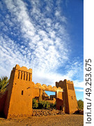 africa  in histoycal maroc  old construction  and the blue cloudy  sky. Стоковое фото, агентство Ingram Publishing / Фотобанк Лори