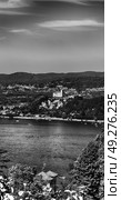 in italy landscape panorama of lake and mountain hill beautiful destination. Стоковое фото, агентство Ingram Publishing / Фотобанк Лори
