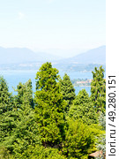 in italy landscape panorama of lake and mountain hill beautiful destination. Стоковое фото, агентство Ingram Publishing / Фотобанк Лори