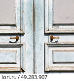 antique old door and ancien wood closed house hinge . Стоковое фото, агентство Ingram Publishing / Фотобанк Лори