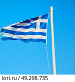 waving greece flag  in the blue sky and      flagpole. Стоковое фото, агентство Ingram Publishing / Фотобанк Лори