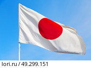 waving flag in the blue sky japancolour and wave. Стоковое фото, агентство Ingram Publishing / Фотобанк Лори