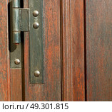 antique old door and ancien wood closed house hinge . Стоковое фото, агентство Ingram Publishing / Фотобанк Лори