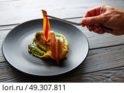 Cantabrian anchovies with endive chef hand preparation. Стоковое фото, агентство Ingram Publishing / Фотобанк Лори