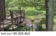 Арт-объект "водяная мельница". Колесо. Горизонтальное видео. Art object "water mill". Wheel. Horizontal video. Редакционное видео, видеограф Александр Рыбалка / Фотобанк Лори