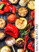plate with grilled vegetables. grilled vegetables on a fashionable metal plate. Стоковое фото, агентство Ingram Publishing / Фотобанк Лори