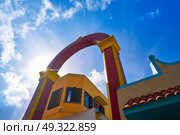 Cozumel island arch Plaza Punta Langosta in Mexico Mayan riviera. Стоковое фото, агентство Ingram Publishing / Фотобанк Лори