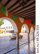 Valladolid city arcs arcade in Yucatan Mexico. Стоковое фото, агентство Ingram Publishing / Фотобанк Лори