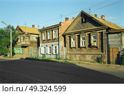 Старинные дома XIX в. в Астрахани ( на Бакинской - бывшей 2-й Бакалдинской ). В связи с массовым строительством их снесли уже несколько лет назад. Стоковое фото, фотограф Павел Просянов / Фотобанк Лори