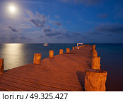 Sunset at Riviera Maya pier in Mayan Mexico. Стоковое фото, агентство Ingram Publishing / Фотобанк Лори
