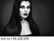 Halloween Vampire Woman portrait. Beautiful Glamour Fashion Sexy Vampire Lady with Long Dark Hair, Beauty Make Up and Costume. Стоковое фото, агентство Ingram Publishing / Фотобанк Лори