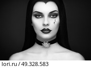 Halloween Vampire Woman portrait. Beautiful Glamour Fashion Sexy Vampire Lady with Long Dark Hair, Beauty Make Up and Costume. Стоковое фото, агентство Ingram Publishing / Фотобанк Лори