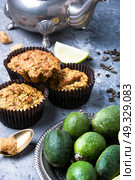 muffin with feijoa. muffins with a taste of ripe feijoa to tea drinking. Стоковое фото, агентство Ingram Publishing / Фотобанк Лори