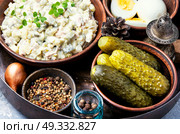 Russian meat salad Olivier. Russian salad Olivier, with meat and vegetables. Стоковое фото, агентство Ingram Publishing / Фотобанк Лори