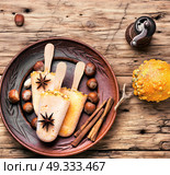 unusual ice cream with pumpkin. extraordinary ice cream with pumpkin taste and hazelnut. Стоковое фото, агентство Ingram Publishing / Фотобанк Лори