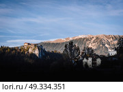 Lake Bled in the Alpine mountains in autumn under blue sky. Стоковое фото, агентство Ingram Publishing / Фотобанк Лори