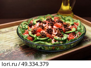avocado salad with grapefruit, butter, walnuts and balsamic vinegar. Стоковое фото, агентство Ingram Publishing / Фотобанк Лори