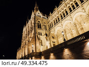 The Hungarian Parliament in Budapest on the Danube in the night lights of the street lamps. Стоковое фото, агентство Ingram Publishing / Фотобанк Лори