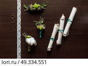 boutonniere made of cotton lying on a brown table with lace, scrolls of old parchment. Стоковое фото, агентство Ingram Publishing / Фотобанк Лори