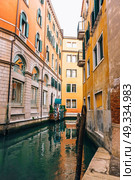 narrow streets and canals of Venice Italy. Стоковое фото, агентство Ingram Publishing / Фотобанк Лори