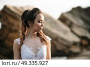 bride on the shore of the black sea in the sunset light. Стоковое фото, агентство Ingram Publishing / Фотобанк Лори