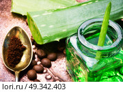 spa of aloe vera. Aloe Vera leaves and jar with extract for spa.Healthy aloe vera. Стоковое фото, агентство Ingram Publishing / Фотобанк Лори