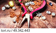 Making of handmade jewellery. Precious stones for jewelry and tools for making jewelry.Jewelry making accessories. Стоковое фото, агентство Ingram Publishing / Фотобанк Лори