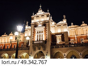 Night old commercial area of Krakow in the lights of street lamps. Old Europe. Стоковое фото, агентство Ingram Publishing / Фотобанк Лори