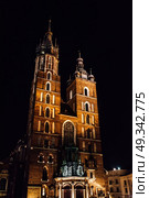 Night old commercial area of Krakow in the lights of street lamps. Old Europe. Стоковое фото, агентство Ingram Publishing / Фотобанк Лори