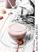 Cup of cappuccino coffee. Cup of cocoa drink and cocoa beans. Стоковое фото, агентство Ingram Publishing / Фотобанк Лори