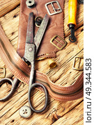 Tools of a tanner for working with leather. Working tools and cut out pieces of leather. Стоковое фото, агентство Ingram Publishing / Фотобанк Лори