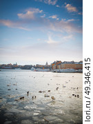 A view of Stockholm’s gamla stan region from across the frozen river in winter time. Стоковое фото, агентство Ingram Publishing / Фотобанк Лори