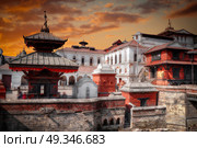 Freely walk monkey. Votive temples and shrines in a row at Pashupatinath Temple, Kathmandu, Nepal. Стоковое фото, агентство Ingram Publishing / Фотобанк Лори