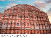 Hawa Mahal - a five-tier harem wing of the palace complex of the Maharaja of Jaipur, built of pink sandstone in the form of the crown of Krishna. Стоковое фото, агентство Ingram Publishing / Фотобанк Лори