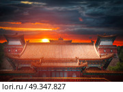 Summer Imperial Palace is the summer residence of the emperors on the outskirts of Beijing.. Summer Imperial Palace. Стоковое фото, агентство Ingram Publishing / Фотобанк Лори