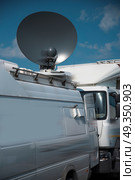 television mobile station for news footage. television mobile station. Стоковое фото, агентство Ingram Publishing / Фотобанк Лори