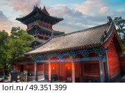 Shaolin is a Buddhist monastery in central China. Located on Songshan Mountain. Shaolin is a Buddhist monastery in central China. Стоковое фото, агентство Ingram Publishing / Фотобанк Лори