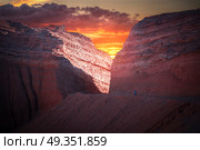 Valle de la Luna (Moon Valley) close to San Pedro de Atacama, Chile. Valle de la Luna (Moon Valley) . Стоковое фото, агентство Ingram Publishing / Фотобанк Лори