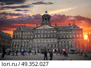 Traditional old buildings in Amsterdam, the Netherlands. Traditional old buildings in Amsterdam. Стоковое фото, агентство Ingram Publishing / Фотобанк Лори