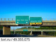 New jersey 295 detour  New York or Atlantic city. New jersey 295 interstate detour to New York or Atlantic city. Стоковое фото, агентство Ingram Publishing / Фотобанк Лори