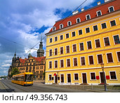 Dresden facades near Zwinger in Germany. Dresden facades street near Zwinger in Germany. Стоковое фото, агентство Ingram Publishing / Фотобанк Лори