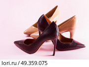Hight heel shoes. elegant high heel shoes on pink background. Стоковое фото, агентство Ingram Publishing / Фотобанк Лори
