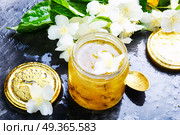 Homemade jam with jasmine flowers. Useful jam from the blossoming jasmine petals, healthy food. Стоковое фото, агентство Ingram Publishing / Фотобанк Лори