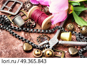 Collection of retro bijouterie. Set of stylish female retro jewelry made of chains, beads and pendants.Bijouterie making. Стоковое фото, агентство Ingram Publishing / Фотобанк Лори