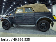 Автомобиль Volkswagen Typ 82 (Kubelwagen). Вид сбоку. Выставка ретро транспорта "Олдтаймер-Галерея-2025". Санкт-Петербург. Редакционное фото, фотограф Виктор Карасев / Фотобанк Лори