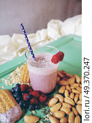 Healthy breakfast with smoothie, fruits and grains . Стоковое фото, агентство Ingram Publishing / Фотобанк Лори