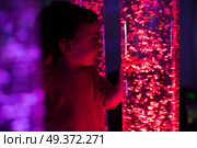 Young kid exploring snoezelen space. Young kid exploring a multi sensory space - snoezelen concept. Стоковое фото, агентство Ingram Publishing / Фотобанк Лори
