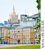 Вид на здание Министерства иностранных дел (МИД). Летний день. Москва. Россия. Редакционное фото, фотограф E. O. / Фотобанк Лори