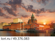 Embankment In Helsinki At Summer Evening, Finland. Uspenski Cathedral. . Стоковое фото, агентство Ingram Publishing / Фотобанк Лори