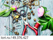 Stylish female jewelry made of chains, beads and pendants.. Design and bijouterie. Стоковое фото, агентство Ingram Publishing / Фотобанк Лори